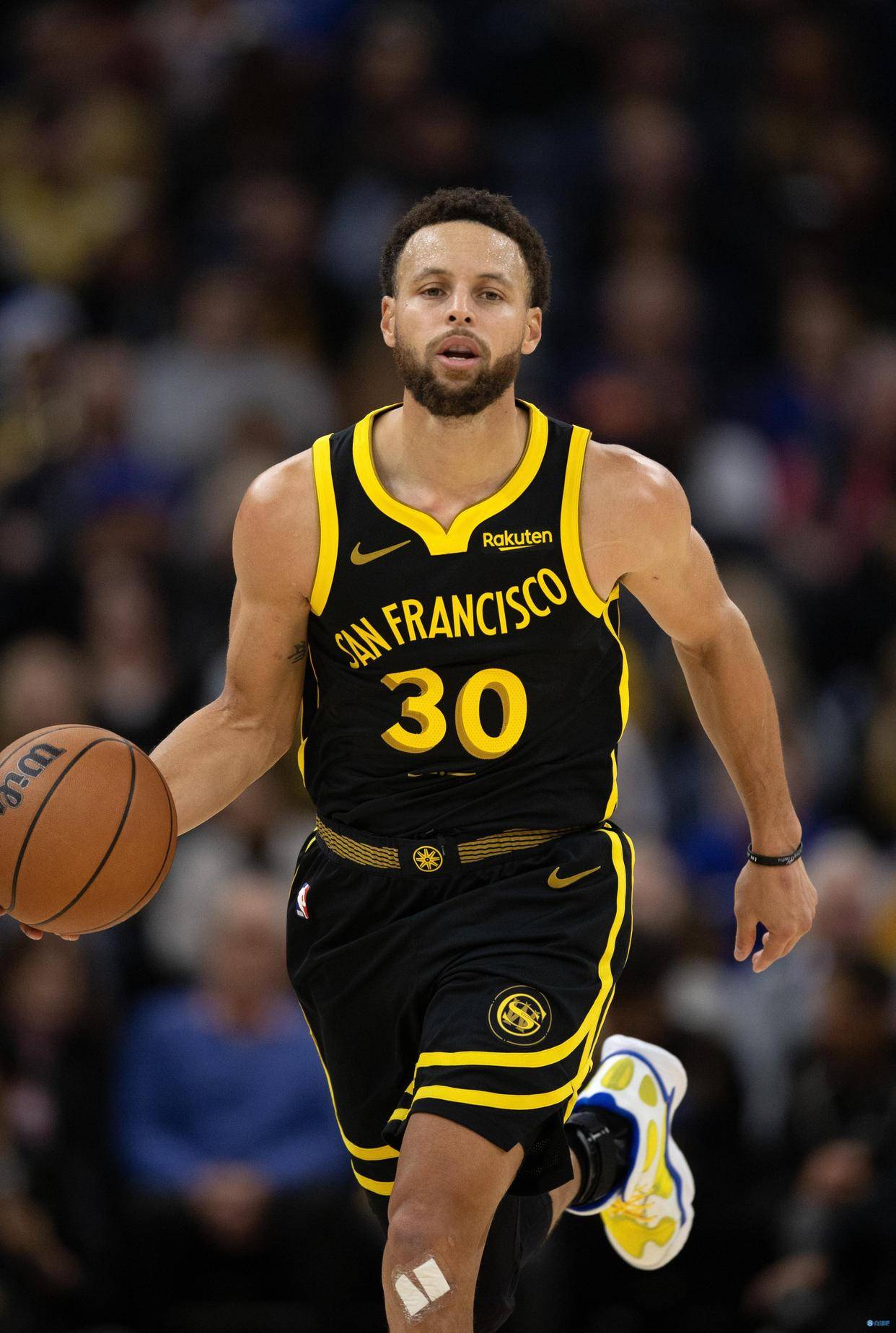 中国龙之队11周年球迷大会圆满举行 共赴山城之约（中国龙之队11周年球迷盛会圆满落幕 相约山城共庆）