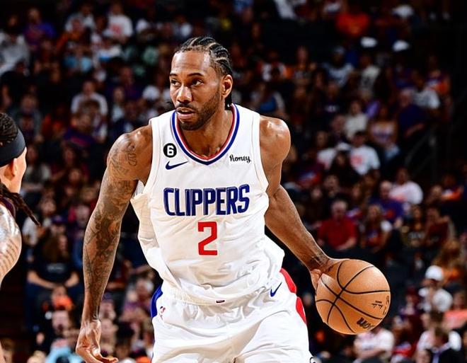 何宇鹏：在国安踢球真的很幸福；法比奥实至名归的金靴太帅啦（何宇鹏：为国安效力倍感幸福，法比奥金靴名副其实又帅气）