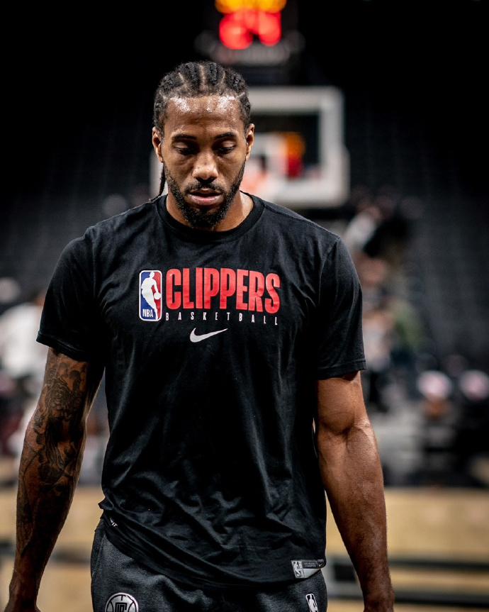 图片报：拜仁三将晒AI生成胡子照片，参与活动呼吁关注男性健康（图片报：拜仁三将晒AI胡须照，参与公益活动呼吁关注男性健康）