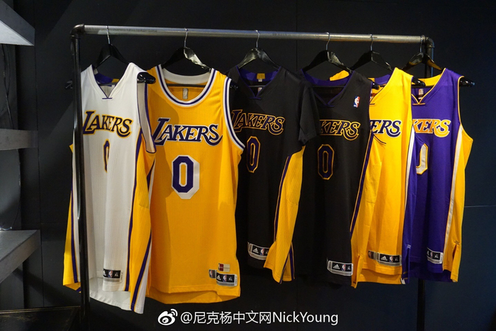 “小雪”节气将至，长春亚泰基地为天然草加盖第二层“棉被”（小雪将至，长春亚泰基地给天然草再添一层“棉被”）