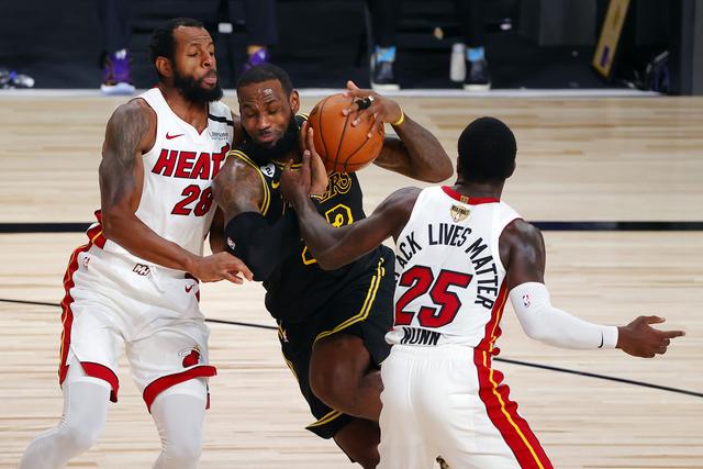 阿莫林：C罗的批评？我们应关注未来；伤病少主要是比赛少（阿莫林回应C罗批评：应聚焦未来；伤病减少主要因比赛更少）