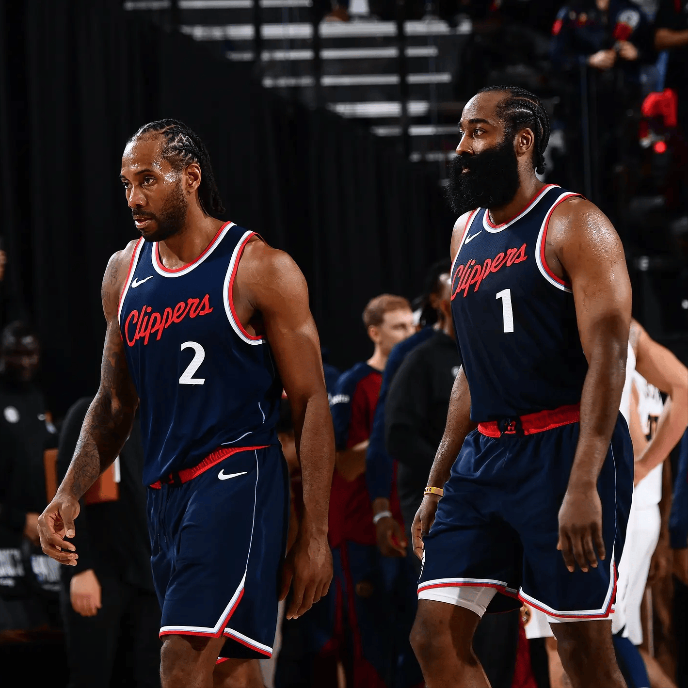 阿尔卡拉斯为了表演赛也是拼了，不过这种e人性格观众是肯定愿意买票的（阿尔卡拉斯为表演赛也拼尽全力，这种外向性格观众更愿买单）