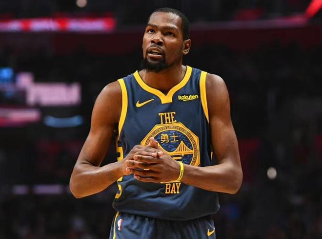 国际比赛日阵容公布 球迷关注（国际比赛日大名单出炉，球迷热议）