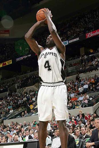 半场战报：乌迪内斯0-1热那亚，马利诺夫斯基点射（中场速报：热那亚1-0领先乌迪内斯，马利诺夫斯基点球破门）